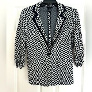 Soho black/ white Blazer w/ 3/4 ruched  sleeve and black trimmed lapel